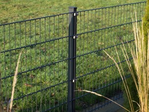 Doppelstabzaun sichert Ihren Garten.